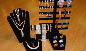 Accessories That Defined Viral Red Carpet Moments Accessories That Defined Viral Red Carpet Moments