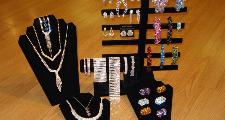 Accessories That Defined Viral Red Carpet Moments